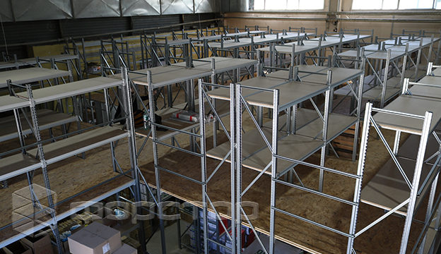 Organization of sanitary warehousing on a light two-level mezzanine