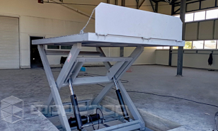 Scissor lift table for feed warehouse
