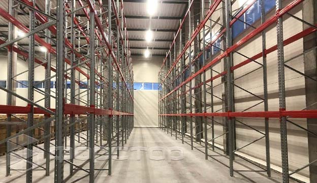The distance between the rows of racks is 3000 mm