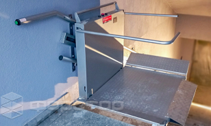 Lift for a barrier-free shelter in a residential complex