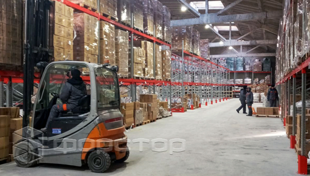 Wide corridors for warehouse equipment operation