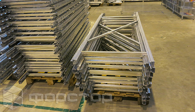 Посилені поличні стелажі з несучою здатністю до 400 кг на полицю
