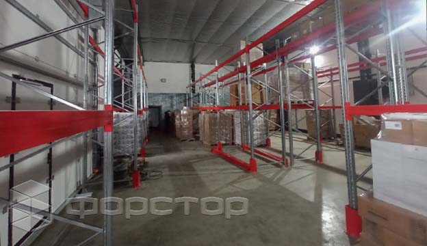 A total of 40 sections of pallet racks