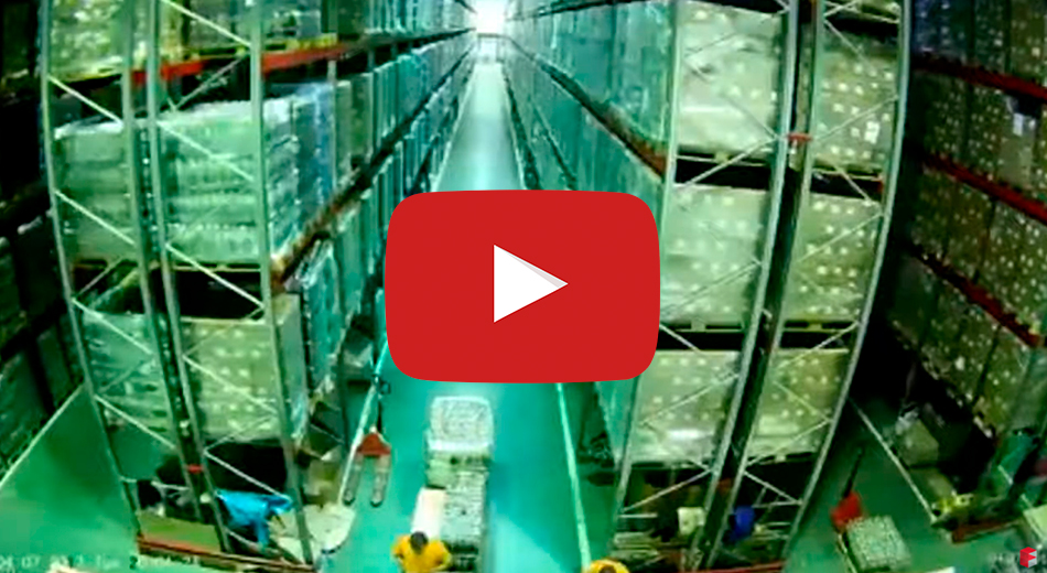 Видео падения стеллажей на складе