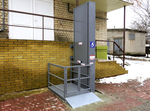 Вертикальный лифт для инвалидов