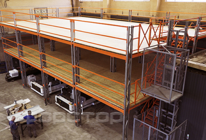Warehouse platform with integrated lift