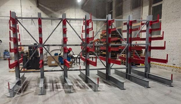 Cantilever rack for the production of hydraulic equipment