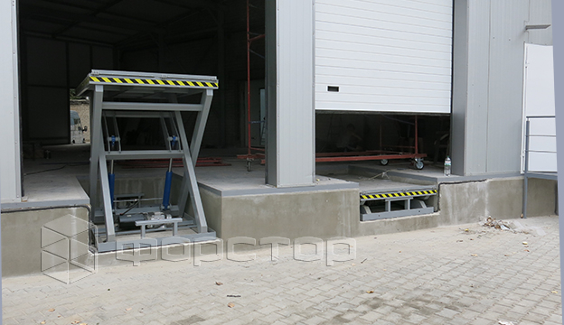 Loading docks with lift tables
