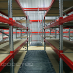 Warehouse mezzanine with grating floor