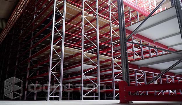 Complete system: automated mezzanine and combined shelving units