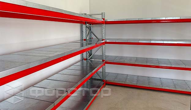 Perimeter shelving storage