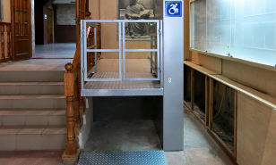 Вертикальный инвалидный лифт в вузе