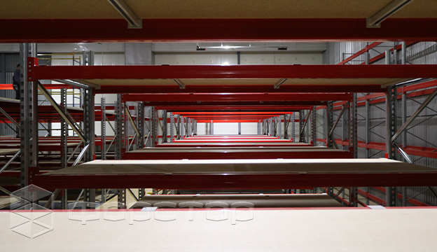 Double-decker mezzanine for a pharmacy warehouse