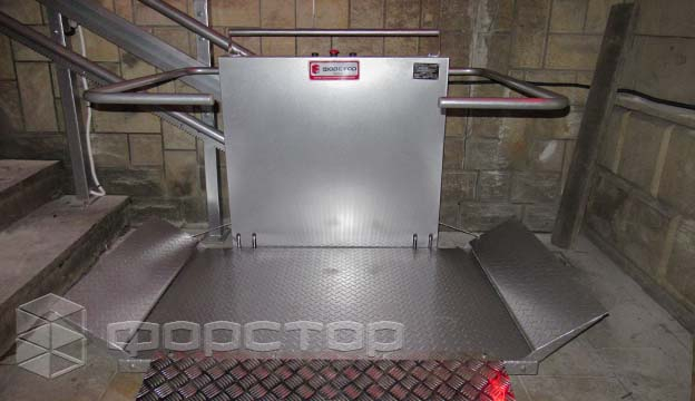 Anti-slip coating of the platform