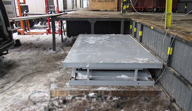 Lift table for the Nova Post warehouse